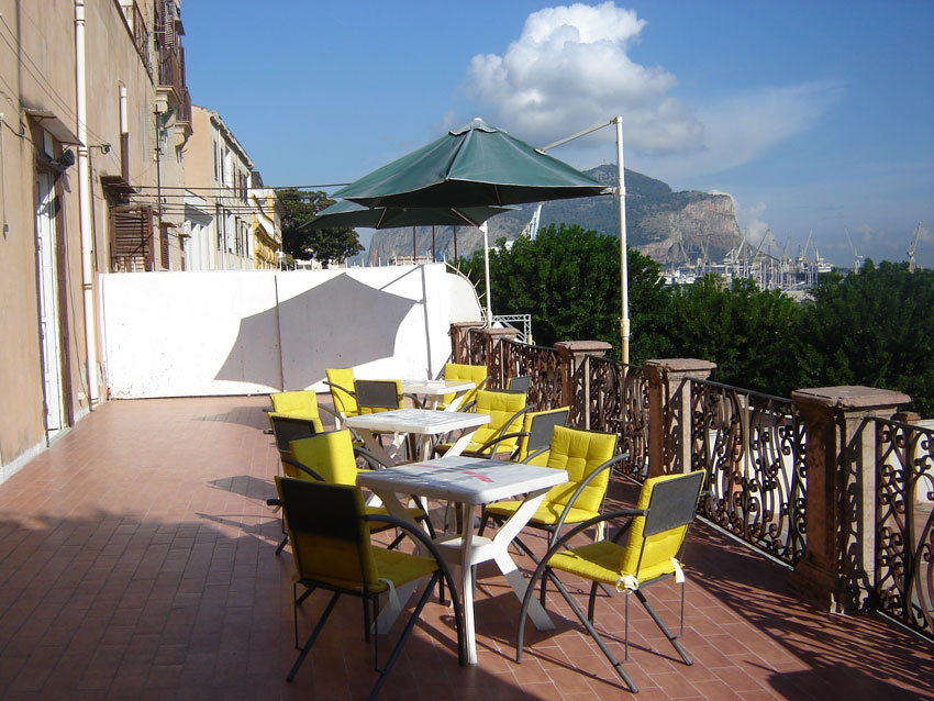Area esterna per eventi, cene, relax. Terrazza panoramica sul Golfo di Palermo L'Altro ArteContemporanea